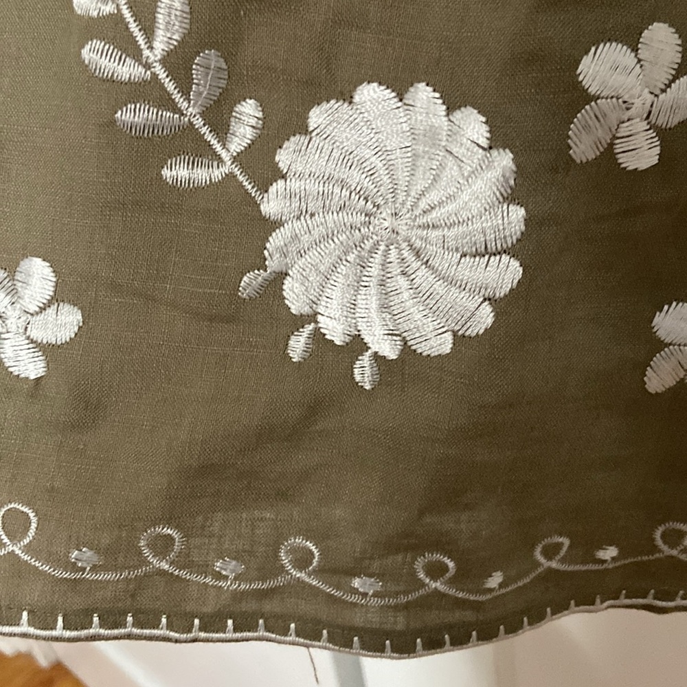 Embroidered Linen - Picture 2 of 2